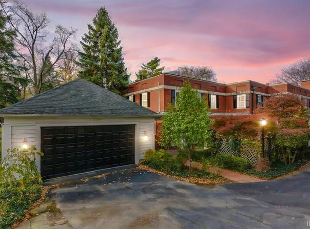 1206 Honan Drive, South Bend, IN 46614-2172