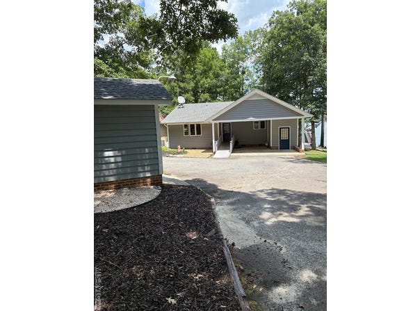 192 Watermans Drive, Gasburg, VA 23857