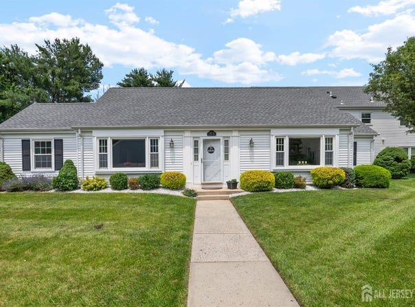 571 Westport Lane, Monroe, NJ 08831