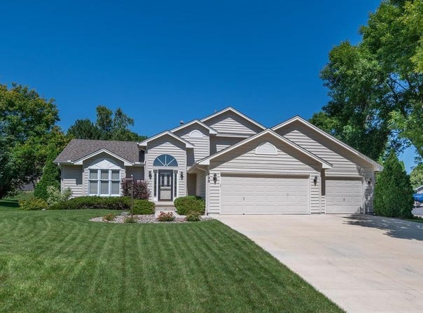 733 Ashley Drive, Chaska, MN 55318