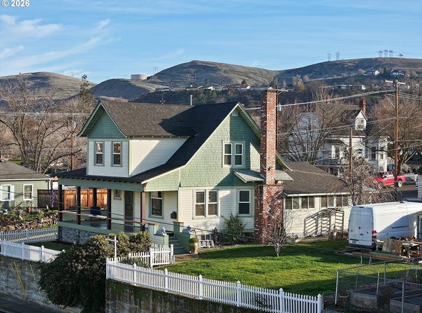 1022 E 10TH St, TheDalles, OR 97058