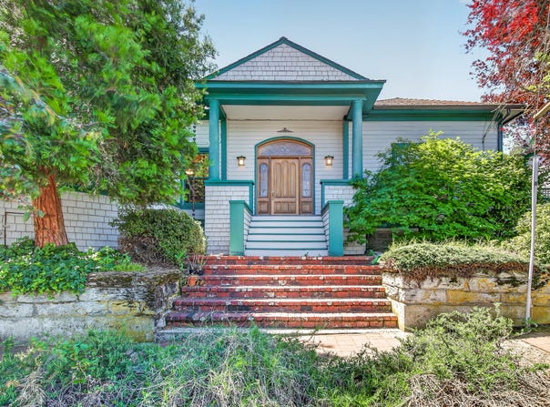 19 Gresham Street, Ashland, OR 97520