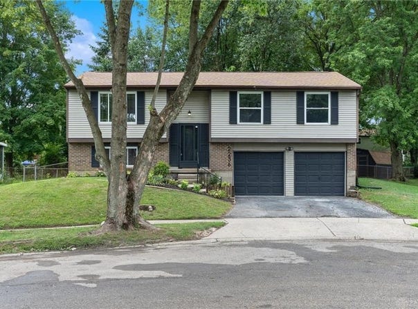 2236 Pin Oak Court, Miamisburg, OH 45342