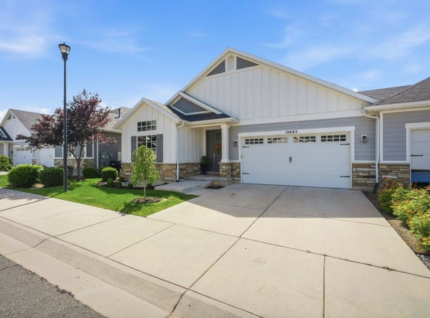 10682 S BRIDLEWOOD Ln E, Sandy, UT 84092