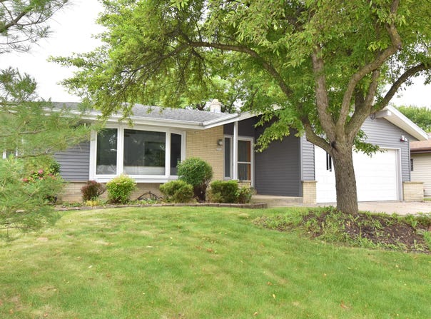 2091 E Spruce Ct, Oak Creek, WI 53154