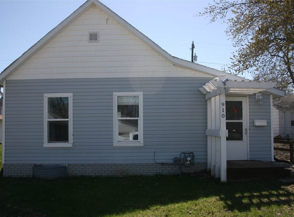 910 E Marion Street, Knoxville, IA 50138