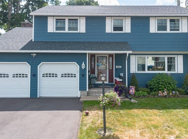 203 Riverdale Road, Liverpool, NY 13090