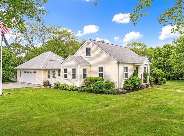 33 Upland Way, Barrington, RI 02806