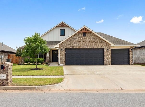 11104 SW 34th Terrace, Yukon, OK 73099