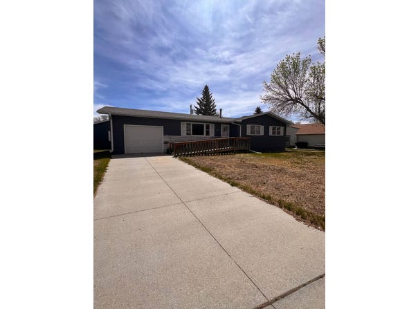 1027 Sheridan Ave, Alliance, NE 69301