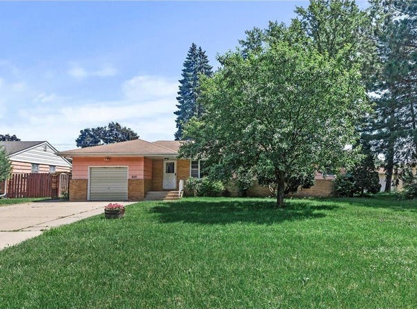 6112 Kyle Avenue N, Brooklyn Center, MN 55429