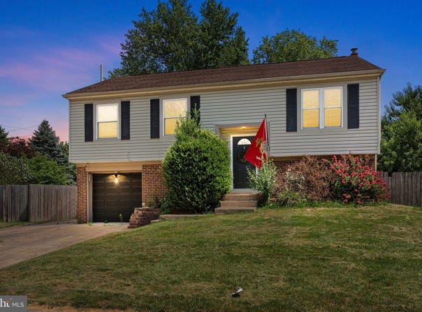 525 NEL DRIVE, FAIRLESS HILLS, PA 19030
