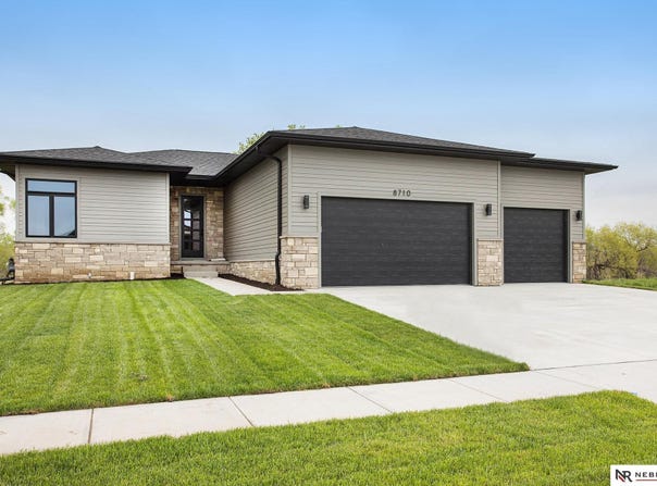 8710 Dragonfly Lane, Lincoln, NE 68526