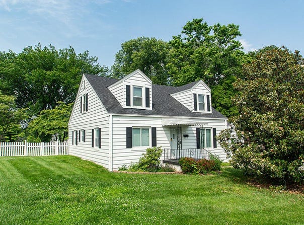 135 Rolling Acres Drive, Frankfort, KY 40601