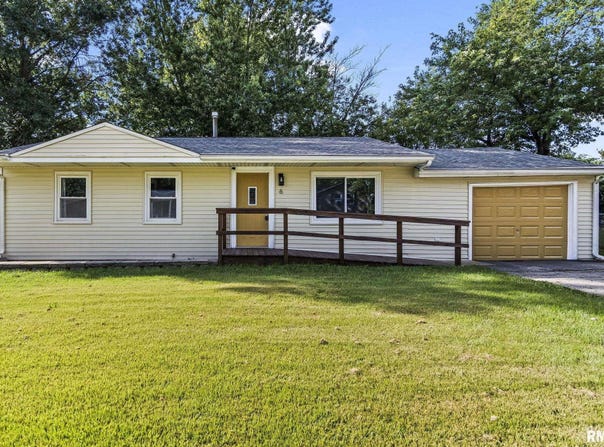 6 Ivy Hill Drive, Riverton, IL 62561