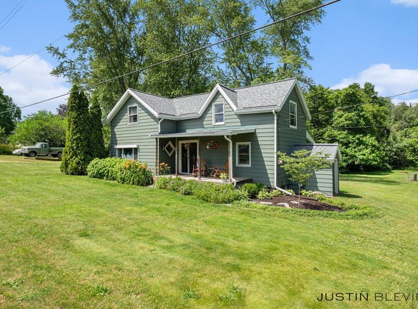 8277 Alpine Avenue NW, Sparta, MI 49345