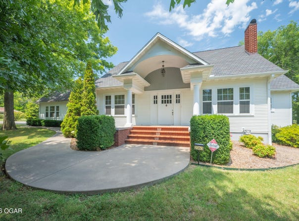 2363 W Oak Street, Carthage, MO 64836
