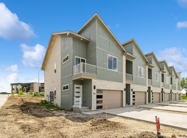 15536 Rocklyn Place, Clive, IA 50325