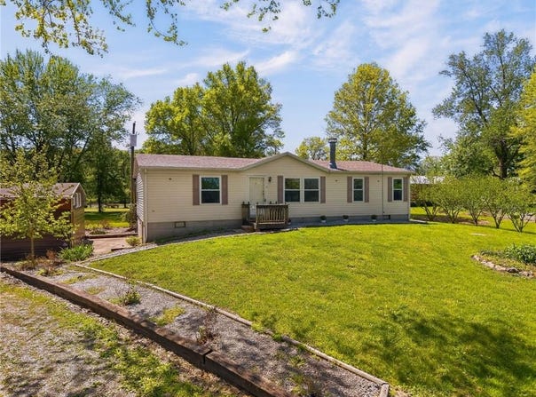 8205 E 255th Terrace, Freeman, MO 64746