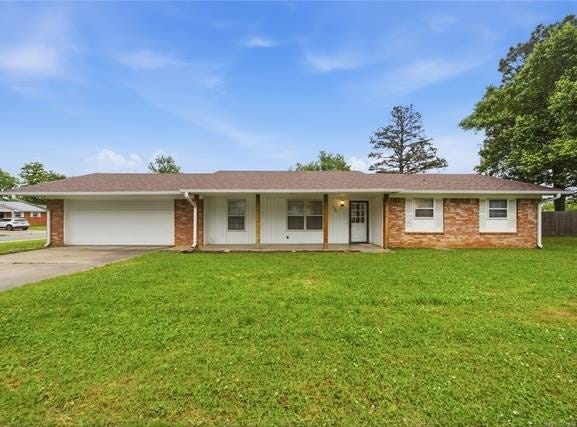 230 N Davis Avenue, Claremore, OK 74017