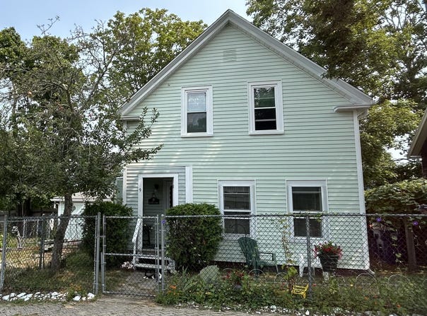 9 10th Street, Wareham, MA 02571