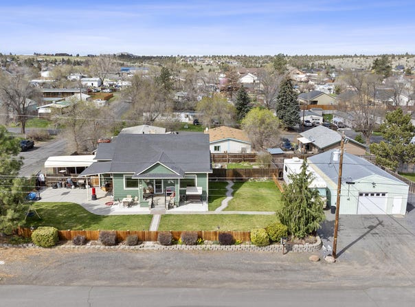 798 SW 3rd Street, Madras, OR 97741