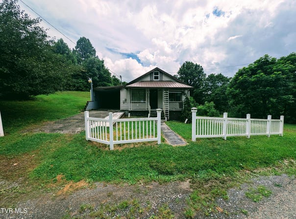 2005 Dc Caney Ridge Road, Clintwood, VA 24228