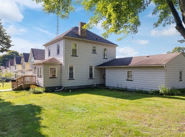 274 2nd Street SW, Brewster, OH 44613