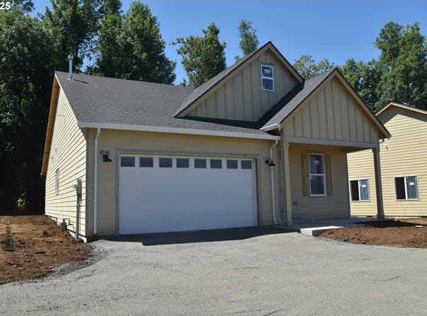 855 OAKLEAF WAY, Silverton, OR 97381