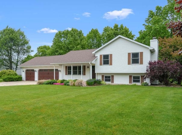55042 W End Road, Three Rivers, MI 49093