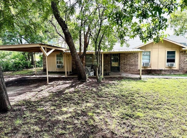 507 S 1st Street, Bangs, TX 76823