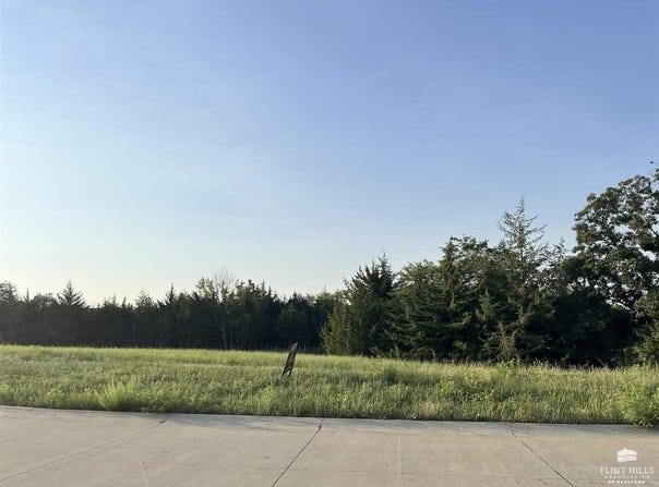 4852 Nature Avenue, Manhattan, KS 66502