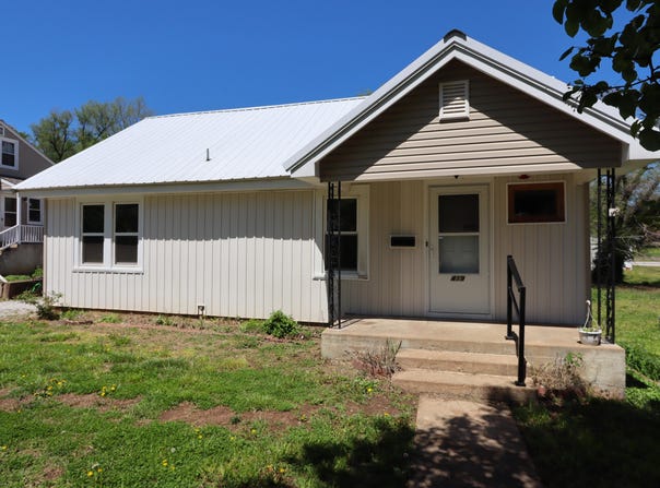 419 E Olive Street, Bolivar, MO 65613