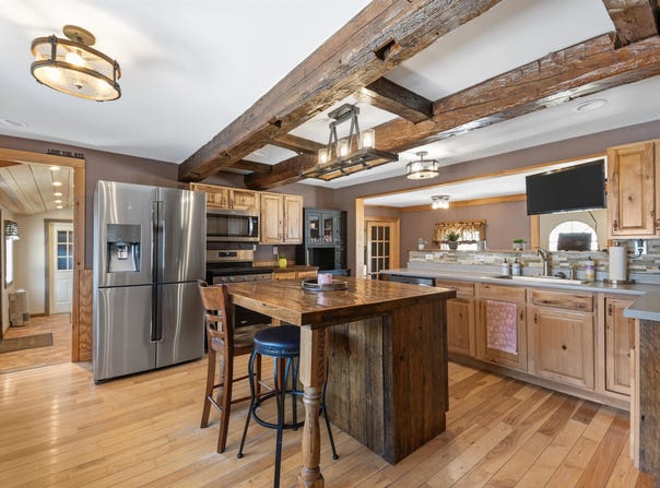21 Bungy Road, Colebrook, NH 03576