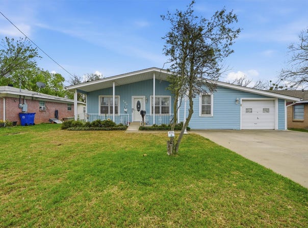 704 Abney Street, Whitesboro, TX 76273
