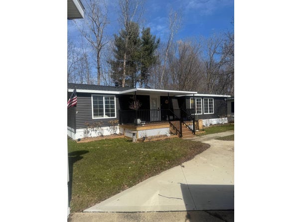 369  Harewood Dr. SW, Grand Rapids, MI 49548