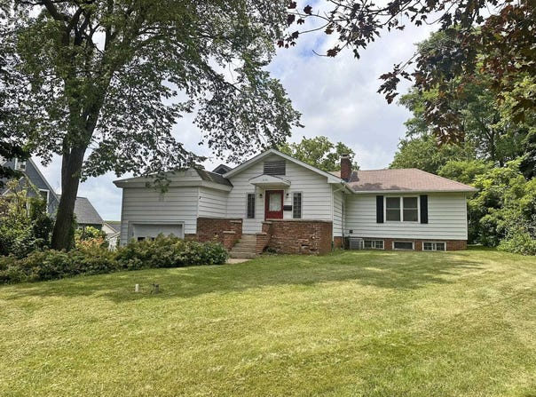 616 S Iowa Street, Dodgeville, WI 53533