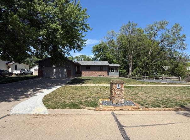 624 Eads Ave, Hebron, NE 68370