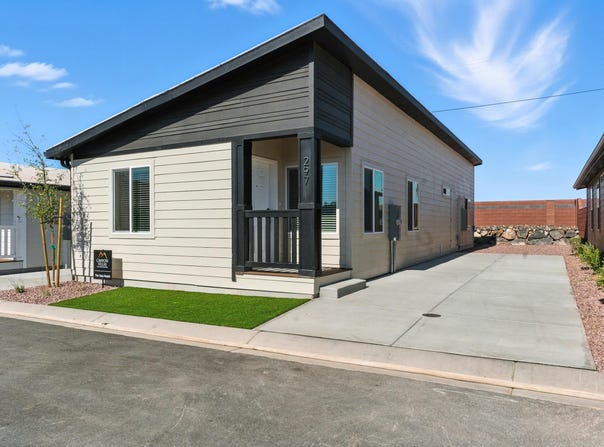 297 N Sunview LN, Hurricane, UT 84737