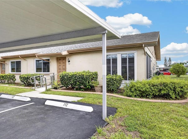 112 GLOUCESTER Boulevard, SUN CITY CENTER, FL 33573