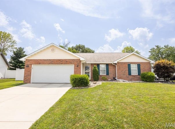 945 Dere Bere Drive, Mascoutah, IL 62258