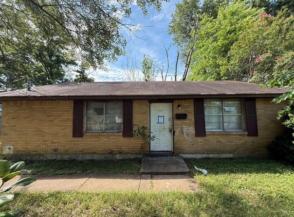 2413 GATHINGS DRIVE, West Memphis, AR 72301