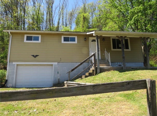 21 Daisytown Rd, W Pike Run Twp, PA 15427