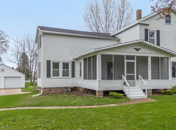 630 MADISON Avenue, OMRO, WI 54963-1628