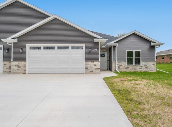 208 W NATIONAL Avenue, BRILLION, WI 54110