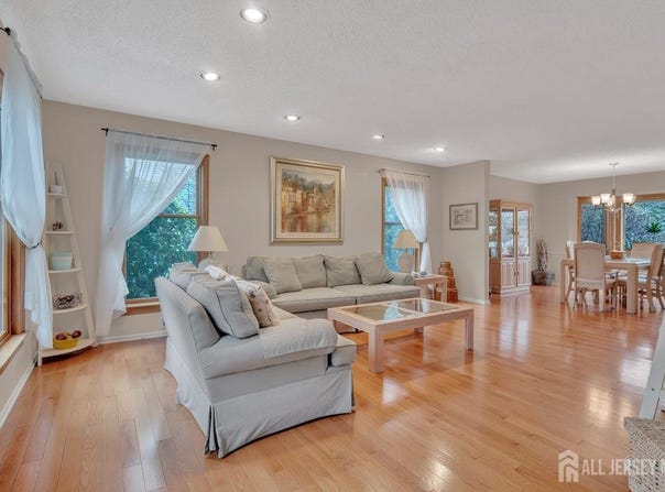 25 Franklin Drive, Plainsboro, NJ 08536
