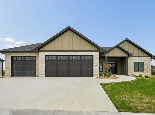 240 Howard Avenue NW, Swisher, IA 52338