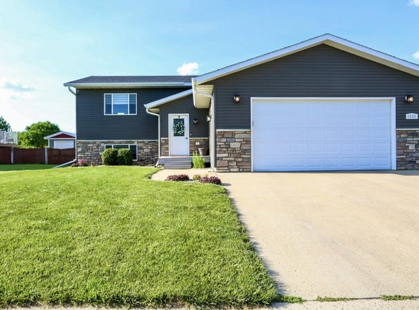 1202 SW 13th Avenue, Aberdeen, SD 57401