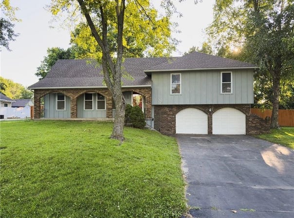 6418 woodstock Street, Shawnee Mission, KS 66218