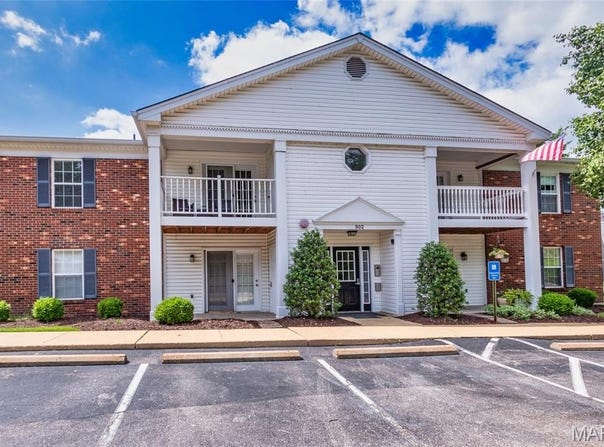 902 Hanna Place Court, Manchester, MO 63021